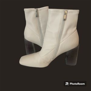 Franco Sarto Tala Slim Ankle Bootie Vintage Cream Faux Leather Size 8M Pre-Owned
